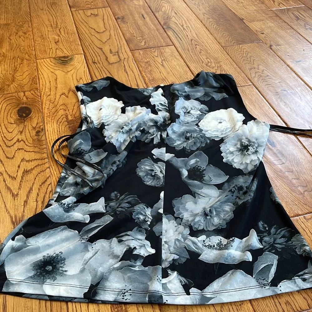 Calvin Klein women’s blouse. Sleeveless and sized L. Ships fast! - Picture 4 of 6